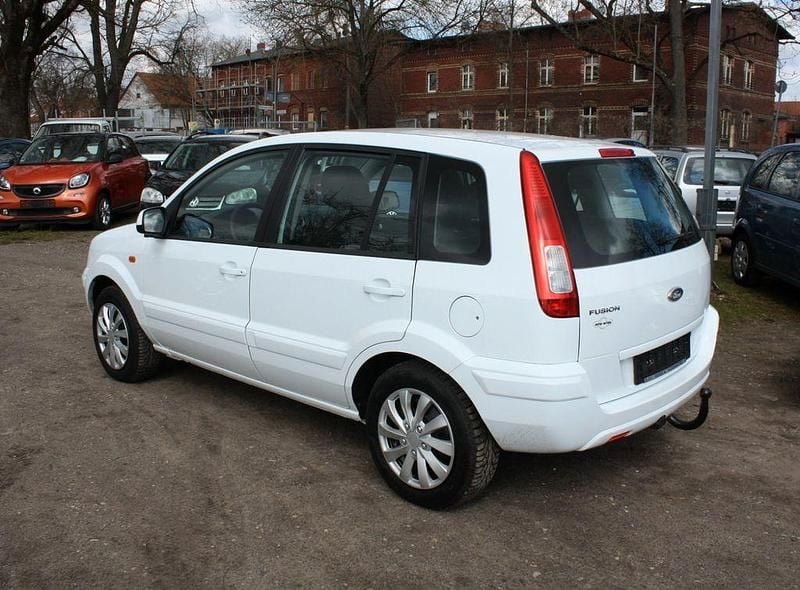 Gebraucht Ford Fusion Style 80 PS (58 kW) 2011 Weiß Kleinwagen