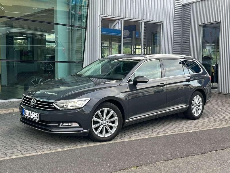 Grau Gebraucht 2019 VW Passat Highline Kombi | 18.999 € (Fairer Preis) - Bild 1/4