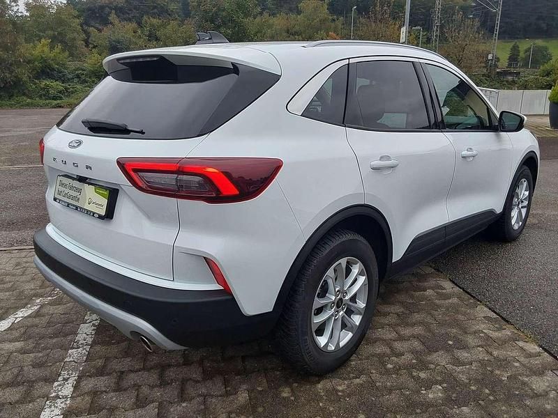 Gebraucht Ford Kuga Titanium 186 PS (136 kW) 2024 Frozen white SUV