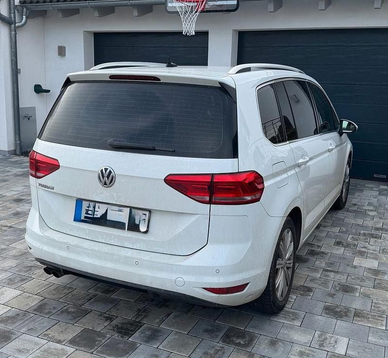 Weiß Gebraucht 2020 VW Touran Highline Van / Kleinbus | 22.610 € (Guter Preis) - Bild 1/4
