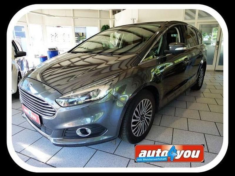 Grau Gebraucht 2019 Ford S-MAX Titanium Van / Kleinbus | 22.299 € (Fairer Preis) - Bild 1/4