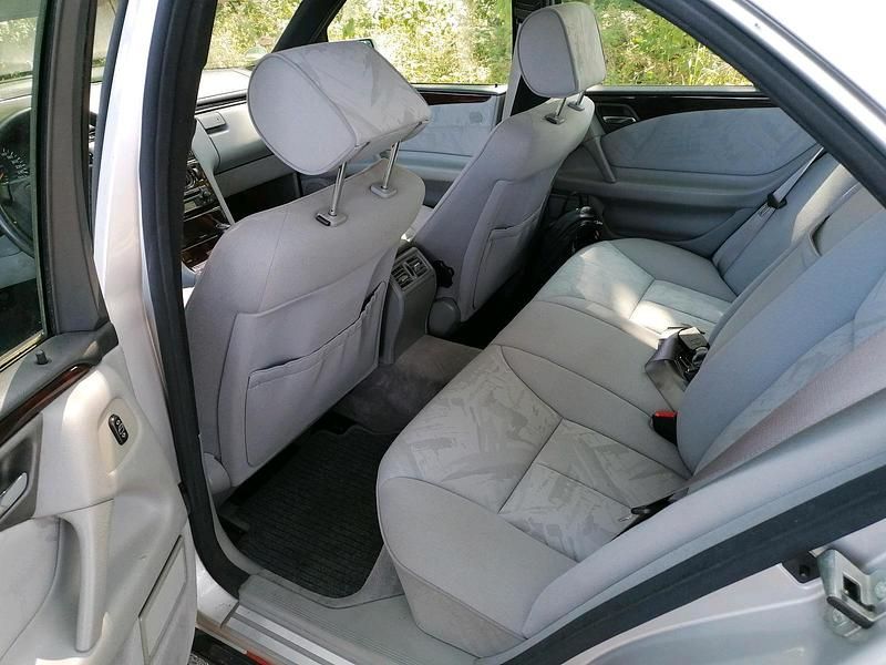 Gebraucht Mercedes E320 Classic 220 PS (161 kW) 1995 Silber Limousine