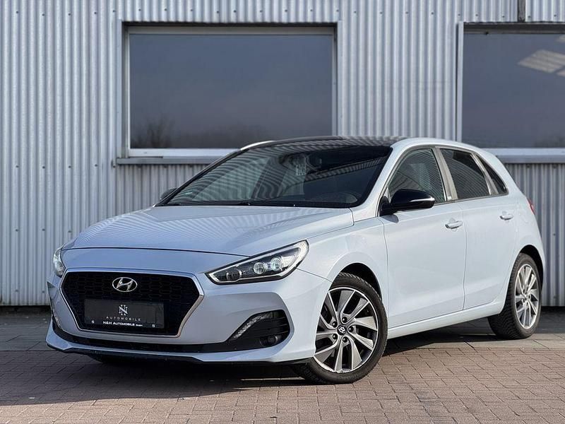 Blau Gebraucht 2018 Hyundai i30 Passion Plus Limousine | 12.990 € (Fairer Preis) - Bild 1/4