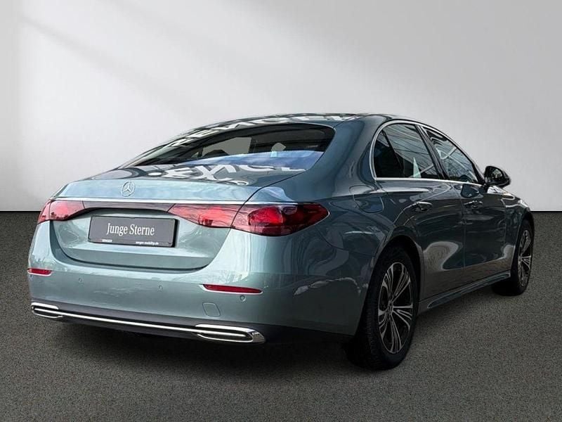 Gebraucht Mercedes E200 Avantgarde 204 PS (150 kW) 2024 Lack verdesilber metalli Limousine