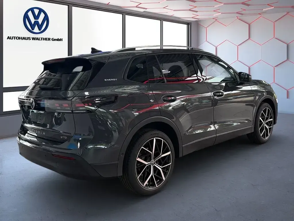 Neu VW Tiguan Life 150 PS (110 kW) 2026 Grau SUV