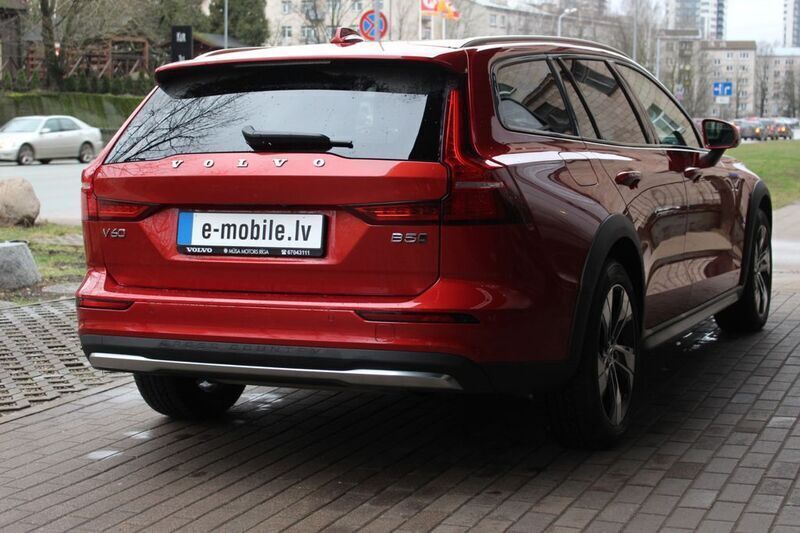 Gebraucht Volvo V60 CC 250 PS (183 kW) 2022 Rot Kombi