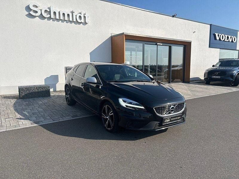 Gebraucht Volvo V40 122 PS (89 kW) 2017 Schwarz Limousine