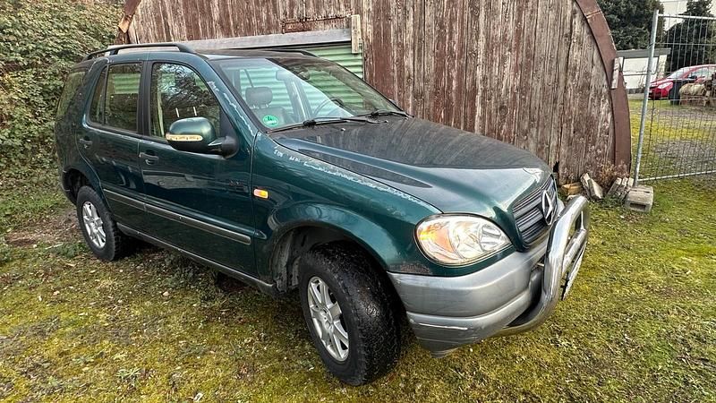 Gebraucht 1999 Mercedes ML320 SUV | 3.800 € (Etwas zu teuer) - Bild 1/4