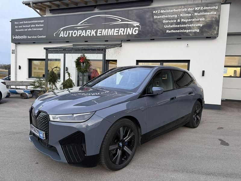 Storm bay (metallic) Gebraucht 2023 BMW iX Sport Line SUV | 55.870 € - Bild 1/4