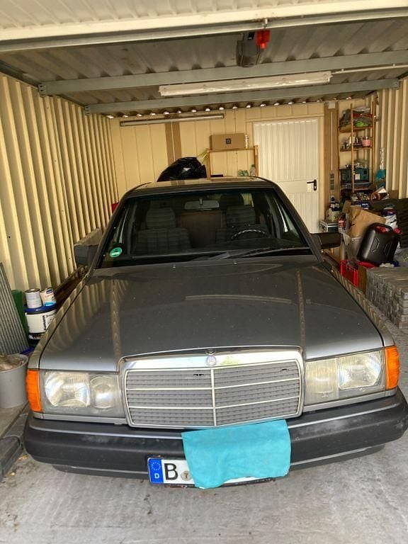 Grau Gebraucht 1992 Mercedes 190 Limousine | 1.900 € - Bild 1/4