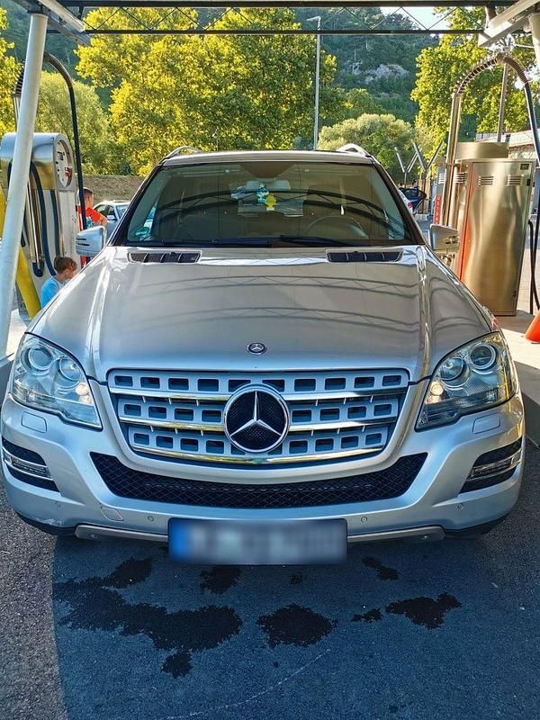 Gebraucht Mercedes ML350 231 PS (169 kW) 2011 Silber SUV