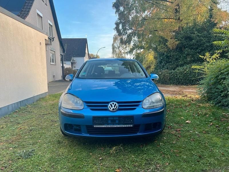Blau Gebraucht 2004 VW Golf V Kleinwagen | 2.400 € (Fairer Preis) - Bild 1/4