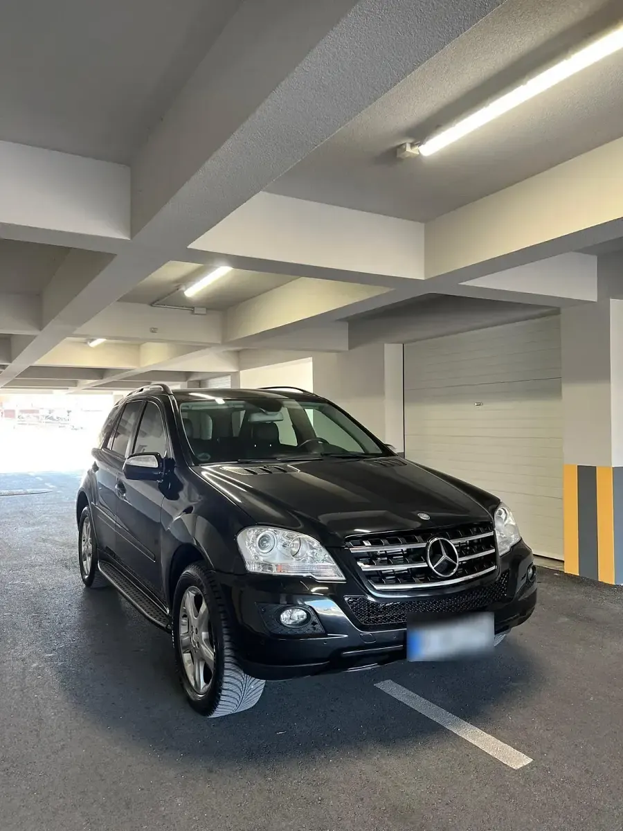 Gebraucht Mercedes ML350 221 PS (162 kW) 2010 Schwarz SUV