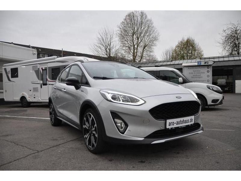 Silber (metallic) Gebraucht 2021 Ford Fiesta Limousine | 17.990 € - Bild 1/4