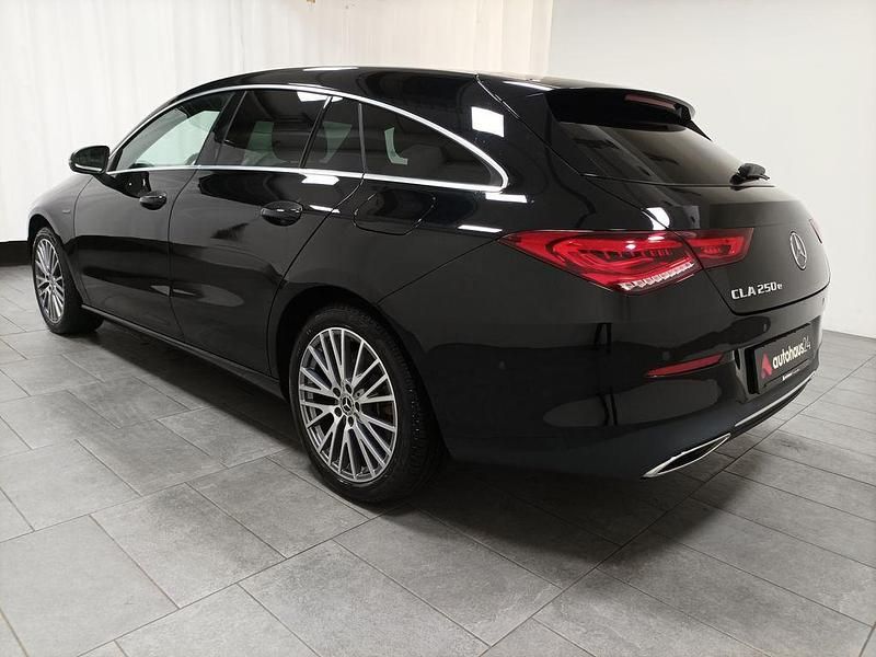 Gebraucht Mercedes CLA250e Shooting Brake Progressive 218 PS (160 kW) 2021 Schwarz Kombi
