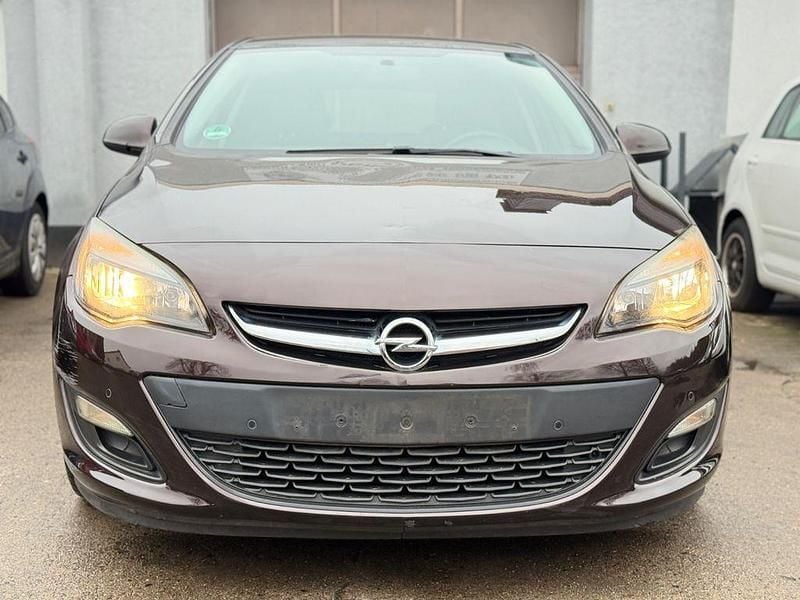 Gebraucht Opel Astra 101 PS (74 kW) 2012 Braun Limousine