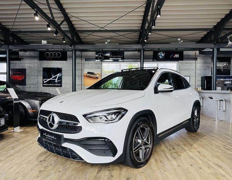 Weiß Gebraucht 2021 Mercedes GLA250 AMG line SUV | 35.990 € (Guter Preis) - Bild 1/4