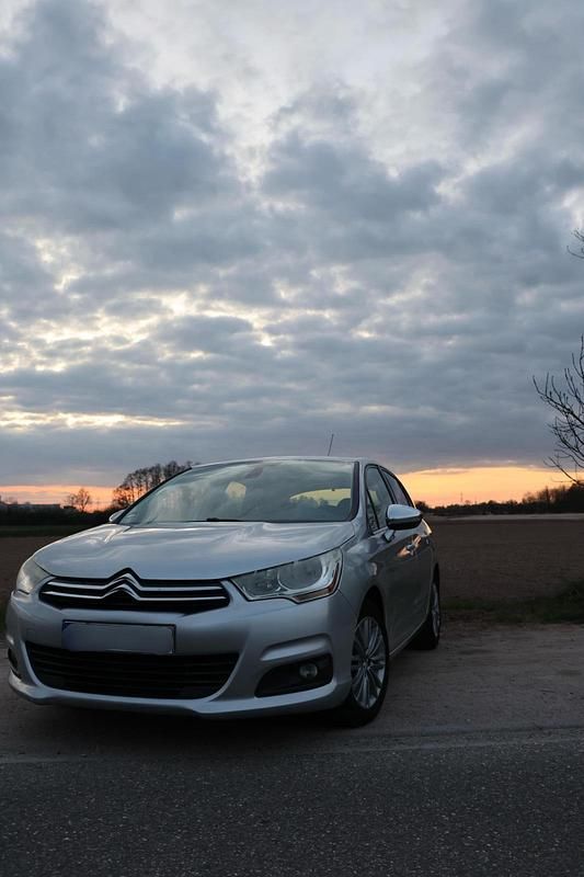 Silber Gebraucht 2012 Citroën C4 Limousine | 4.800 € (Fairer Preis) - Bild 1/4