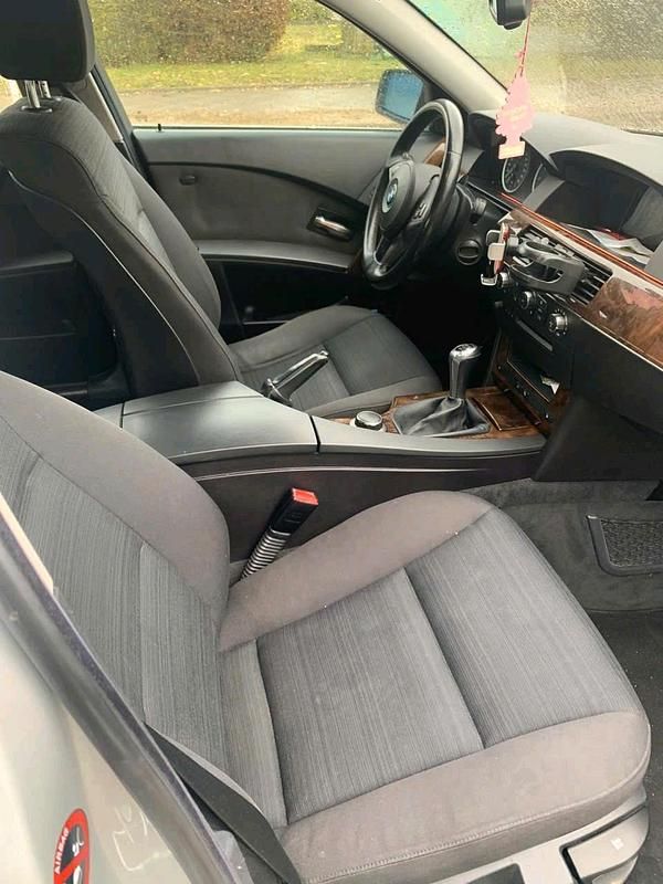 Gebraucht BMW 523 177 PS (130 kW) 2006 Silber Limousine