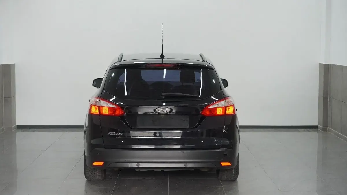 Gebraucht Ford Focus Trend 105 PS (77 kW) 2011 Schwarz Kombi