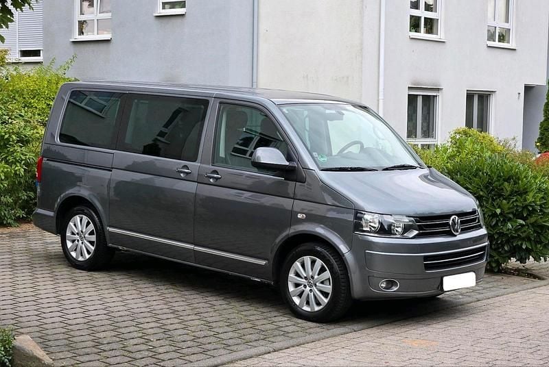 Grau Gebraucht 2011 VW Multivan Team Van / Kleinbus | 12.799 € (Superpreis) - Bild 1/4