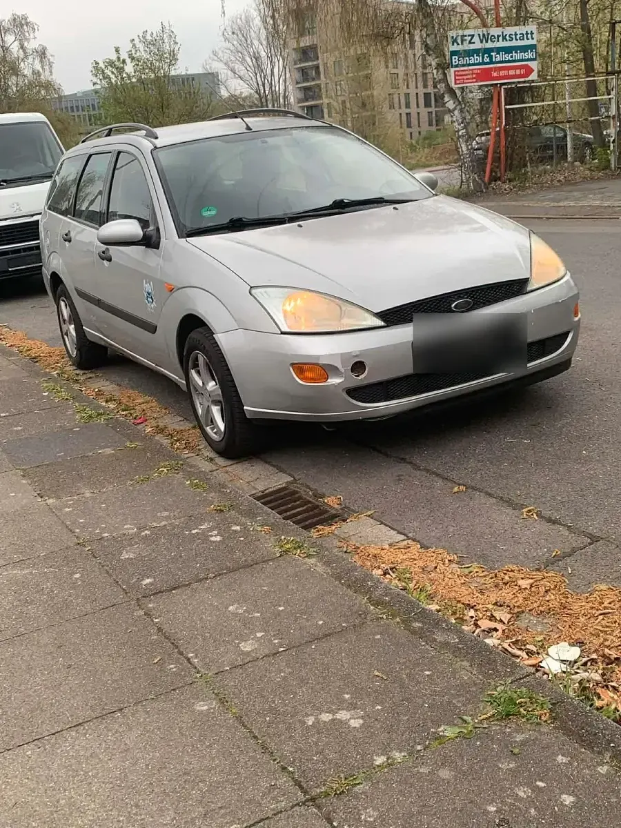 Używany Ford Focus 110 KM (80 kW) 2001 Szary Kombi