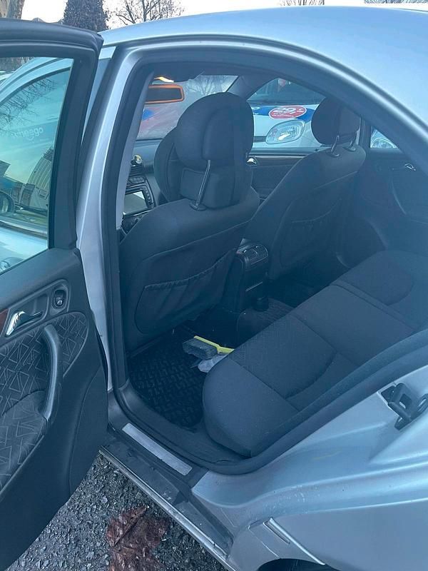 Gebraucht Mercedes 180 143 PS (105 kW) 2002 Silber Limousine