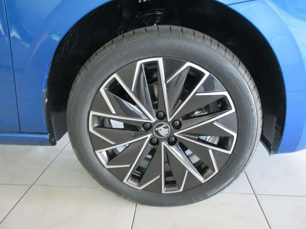 Neu Skoda Scala Dynamic 150 PS (110 kW) 2026 Blau Kleinwagen