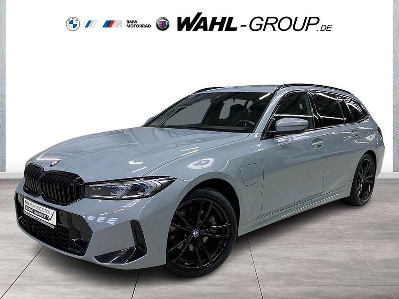 Grau Gebraucht 2022 BMW 330e M Sport Kombi | 35.890 € (Fairer Preis) - Bild 1/4