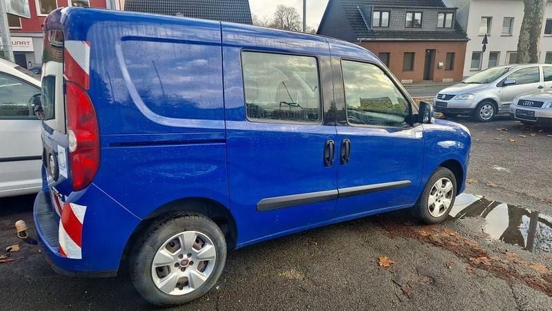 Gebraucht Fiat Doblò 90 PS (66 kW) 2012 Blau Van / Kleinbus