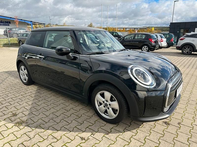 Gebraucht Mini Cooper Essential 136 PS (100 kW) 2023 Schwarz Kleinwagen
