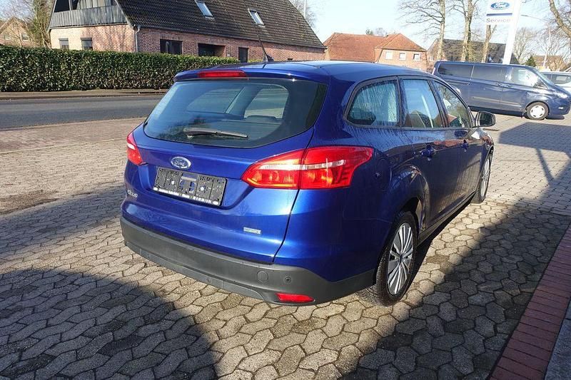 Gebraucht Ford Focus Trend 125 PS (91 kW) 2016 Blau Limousine