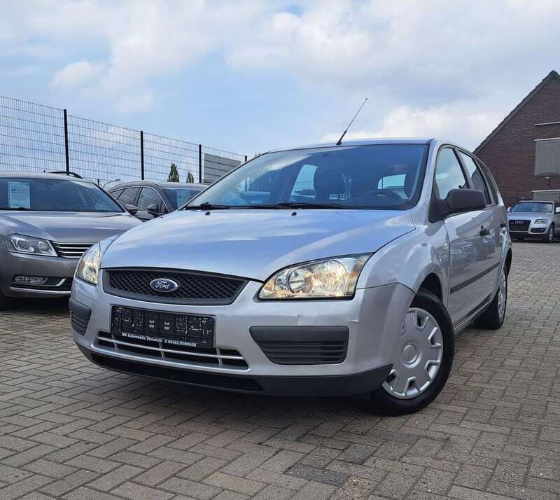 Silber Gebraucht 2005 Ford Focus Trend Kombi | 990 € (Guter Preis) - Bild 1/4