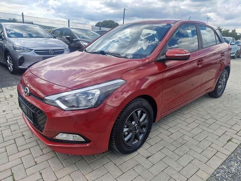 Rot Gebraucht 2016 Hyundai i20 YES! Kleinwagen | 9.350 € (Fairer Preis) - Bild 1/4