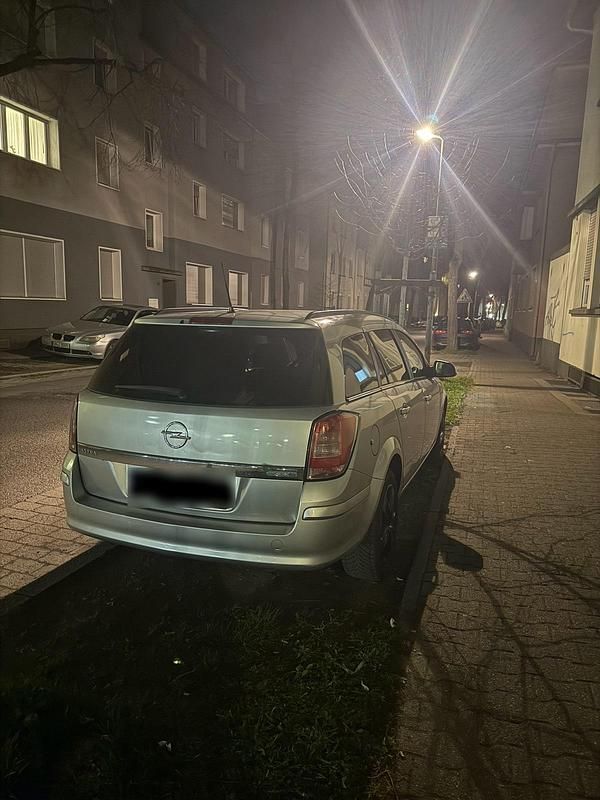 Gebraucht Opel Astra 143 PS (105 kW) 2010 Silber Kombi