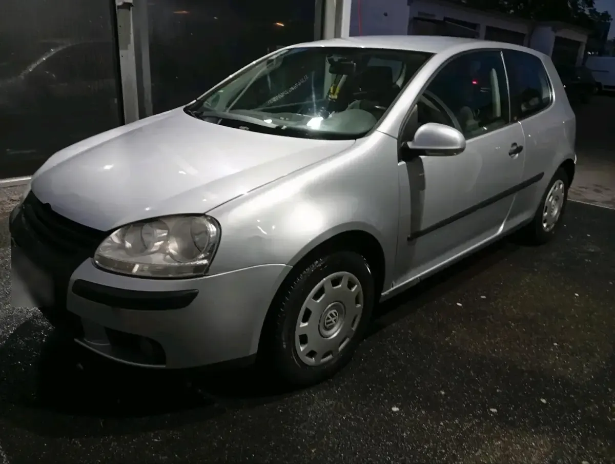 Second-hand VW Golf 135 CP (99 kW) 2004 Argintiu Coupe