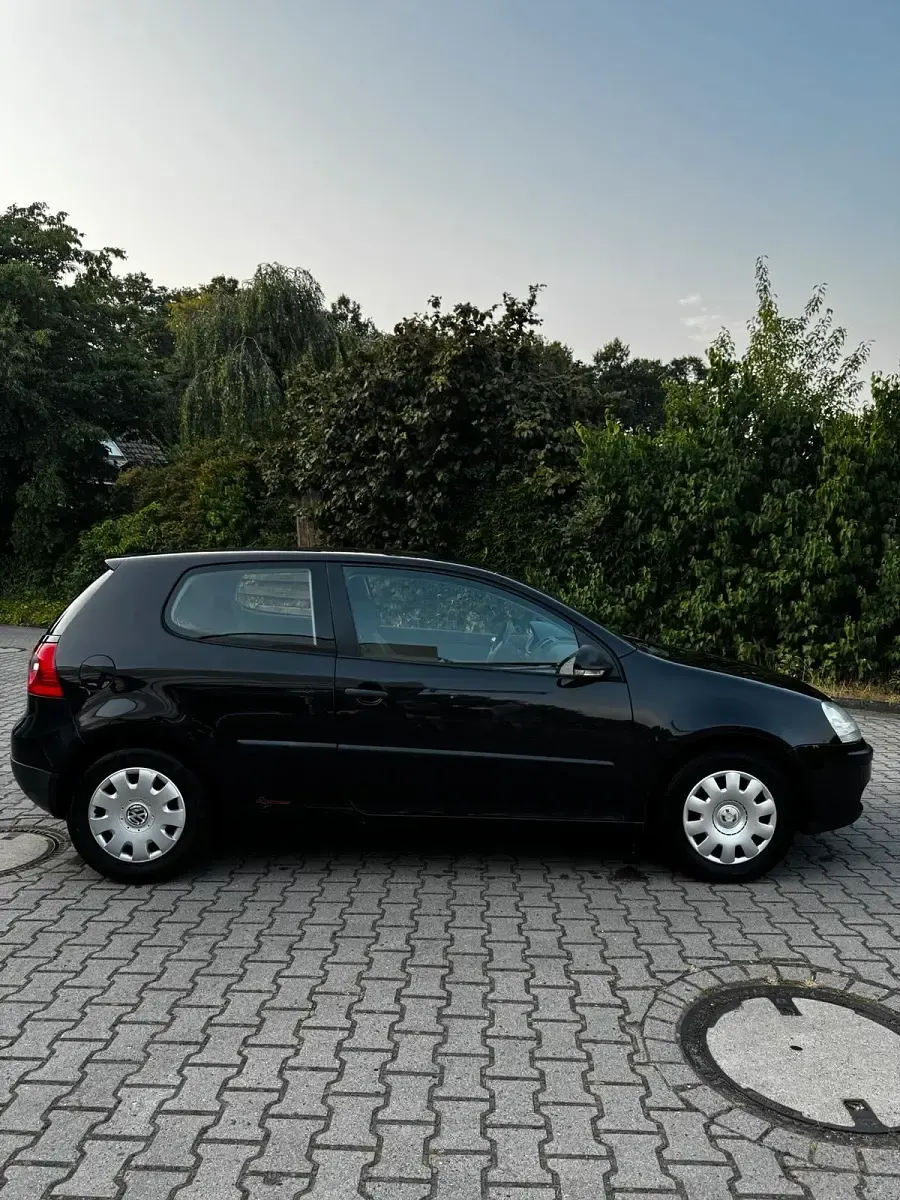 Gebraucht VW Golf V 75 PS (55 kW) 2004 Schwarz Kleinwagen