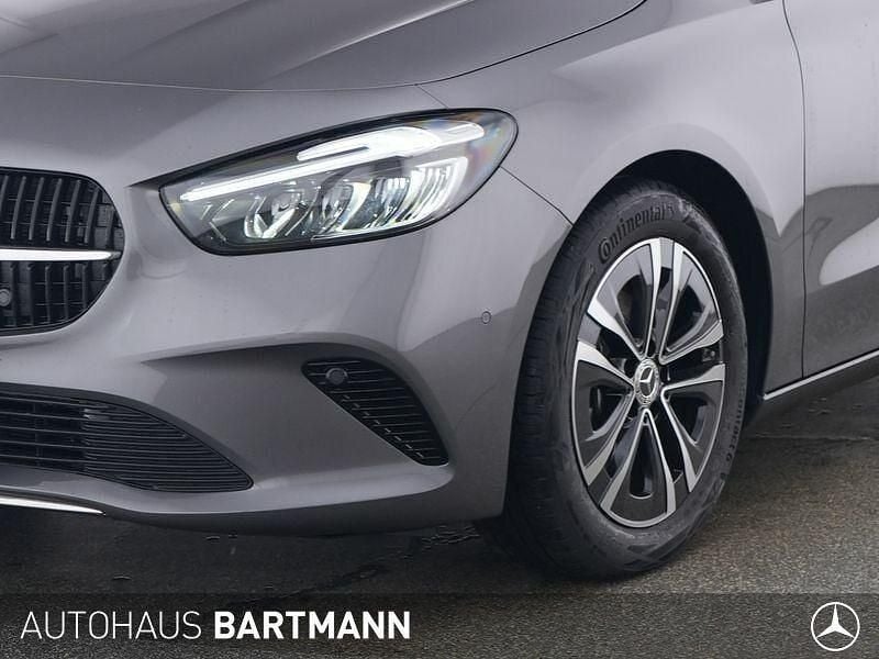 Gebraucht Mercedes B200 Progressive 163 PS (119 kW) 2024 Lack mountaingrau Van / Kleinbus