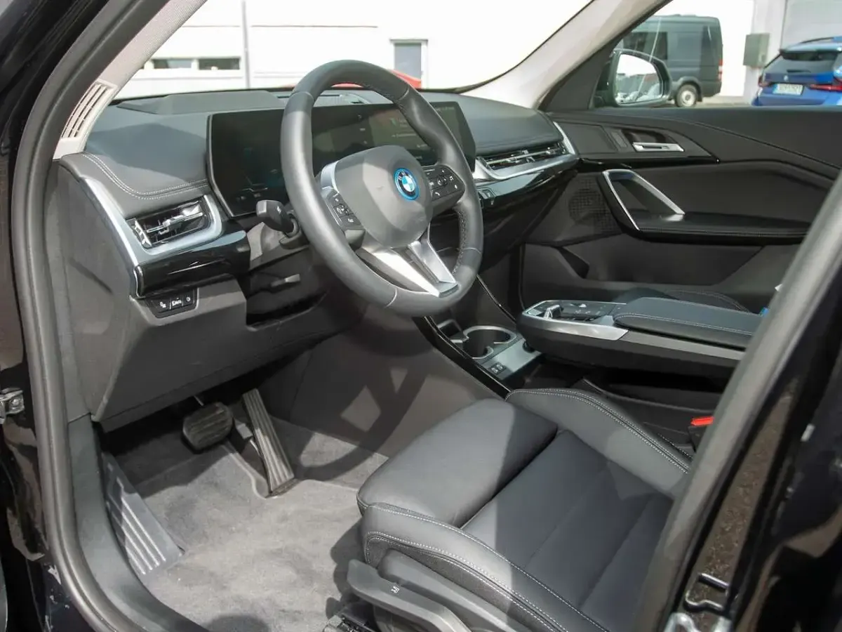 Neu BMW iX1 xLine 150 kW (204 PS) 2025 Schwarz SUV