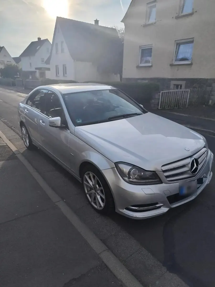 Gebraucht Mercedes C220 Avantgarde 170 PS (125 kW) 2011 Silber Limousine