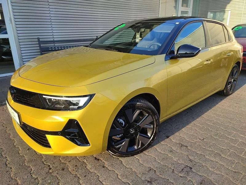 Neu Opel Astra 114 kW (156 PS) 2026 Lackierung amber yellow/typ au Limousine