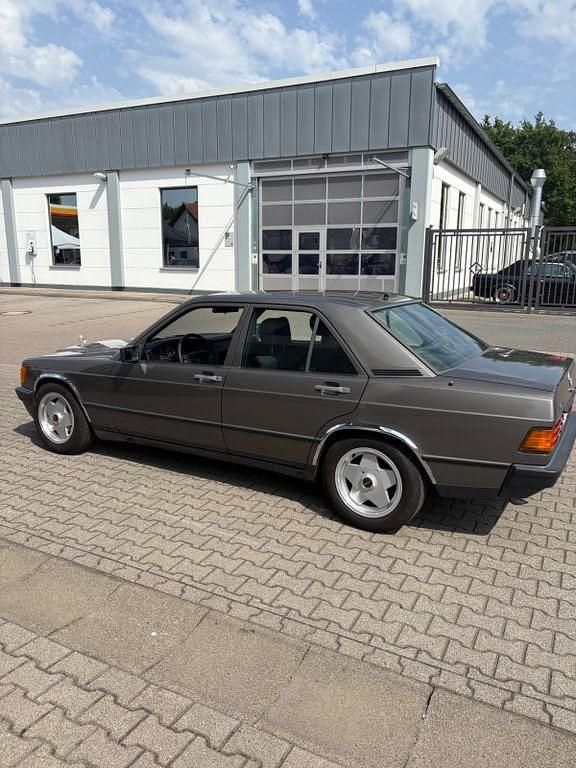 Gebraucht Mercedes 190 122 PS (89 kW) 1986 Grau Limousine