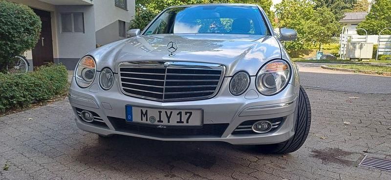 Gebraucht Mercedes E200 Avantgarde 184 PS (135 kW) 2007 Silber Limousine
