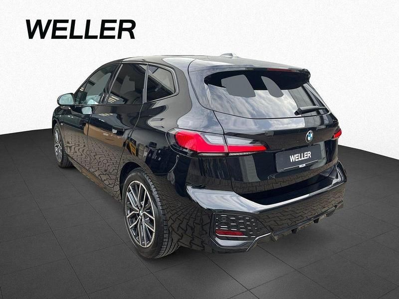 Gebraucht BMW 220 Active Tourer Performance 156 PS (114 kW) 2023 Schwarz Van / Kleinbus