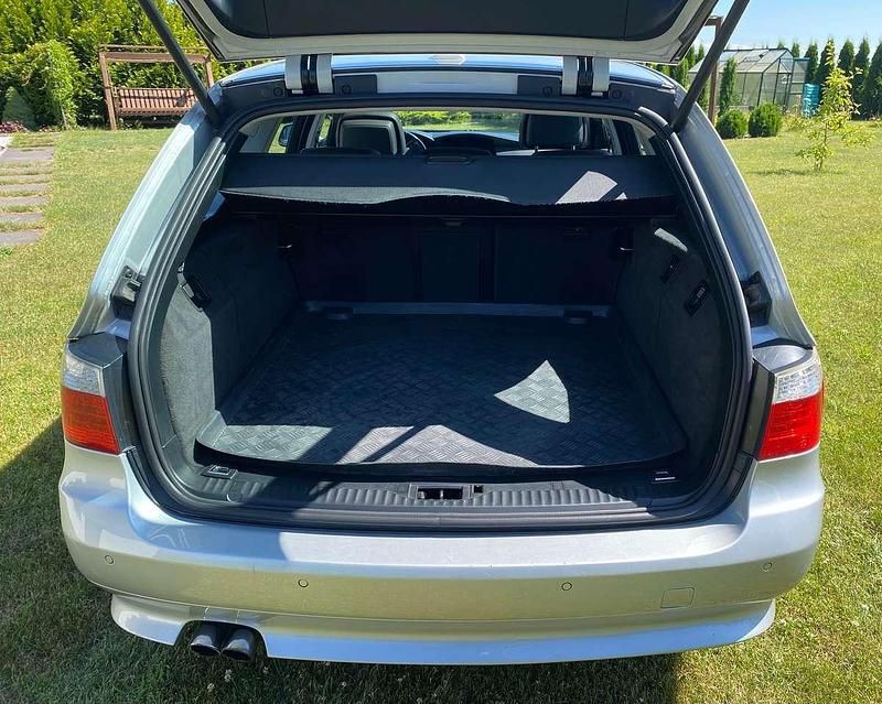 Gebraucht BMW 530 235 PS (172 kW) 2009 Silber Kombi