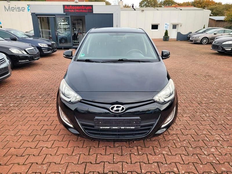 Gebraucht Hyundai i20 Style 90 PS (66 kW) 2014 Schwarz Limousine