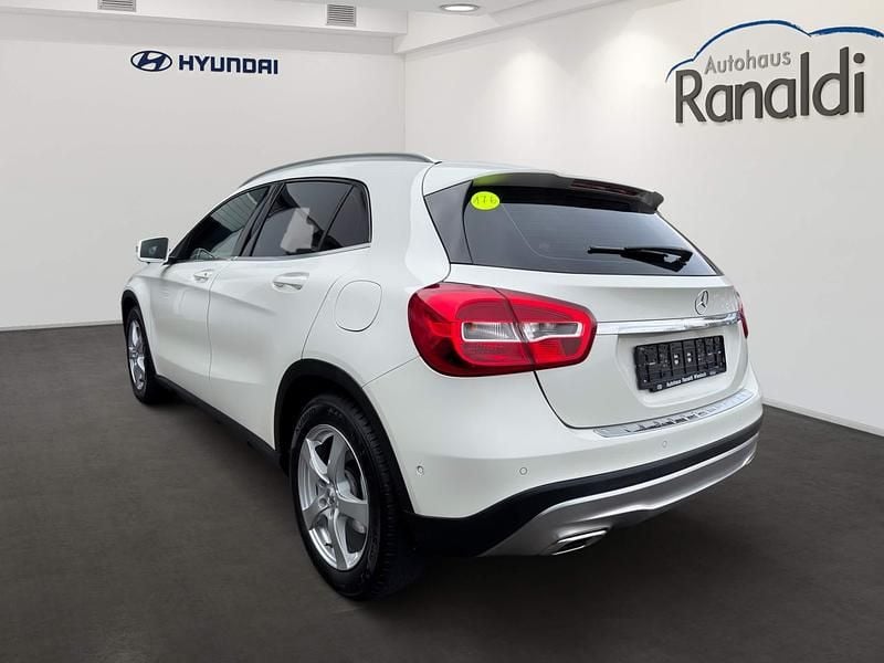 Gebraucht Mercedes GLA220 177 PS (130 kW) 2015 Calcitweiss  unilack SUV