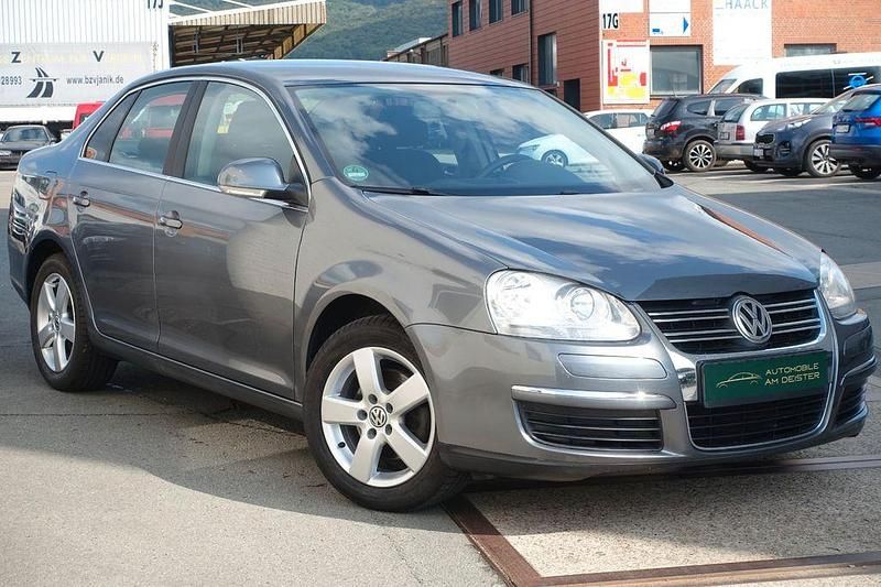 Grau Gebraucht 2008 VW Jetta Comfortline Limousine | 3.990 € (Fairer Preis) - Bild 1/4