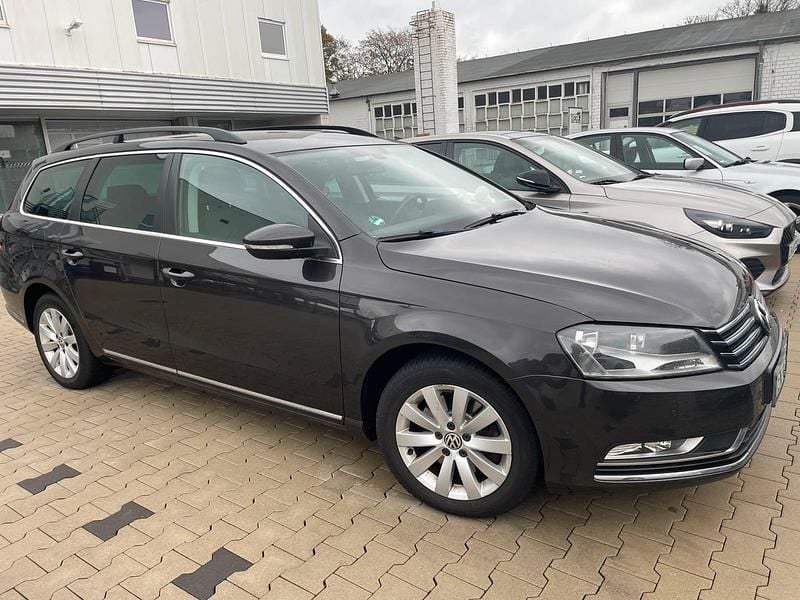 Gebraucht VW Passat 140 PS (102 kW) 2011 Grau Kombi