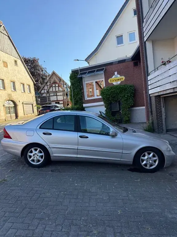 Gebraucht Mercedes C200 Elegance 163 PS (119 kW) 2003 Silber Limousine